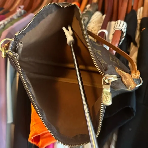 Louis Vuitton Monogram Pochette Accessories - Picture 8 of 11